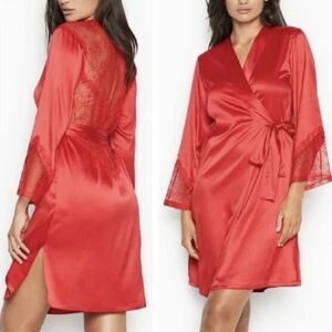 Victorias Secret Chantilly Robe Women XS/S Red Lace Back Satin Kimono Lingerie